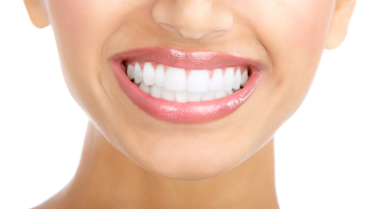 7 Natural Ways to Whiten Your Teeth