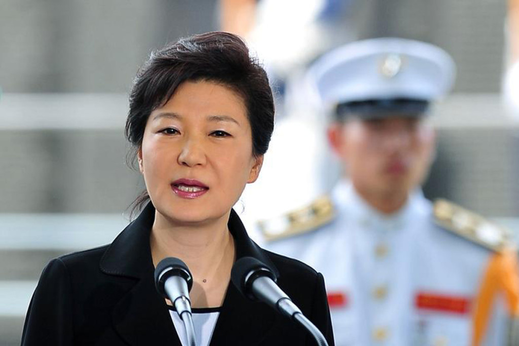 South Korea's President Park Geun-Hye speaks during a commemorative ceremony for the U.N.-Allied Nations Korean War Veterans, ahead of the 60th anniversary of the end of the conflict, at the U.N. Memorial Cemetery in Busan July 22, 2013. REUTERS/Jung Yeon-Je/Pool (SOUTH KOREA  - Tags: POLITICS) - RTX11UOS